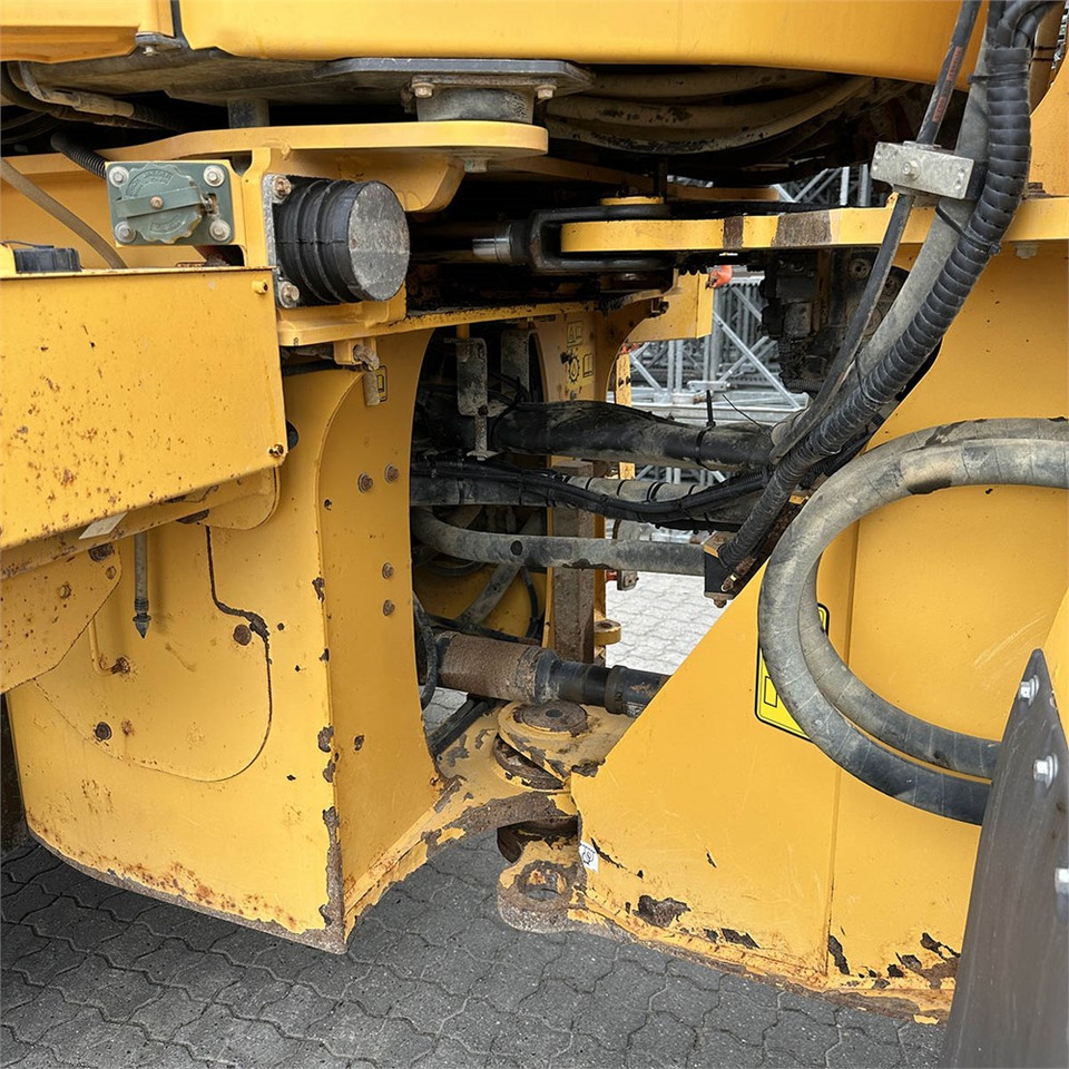 اللودر بعجل Volvo L120 H: صورة 40