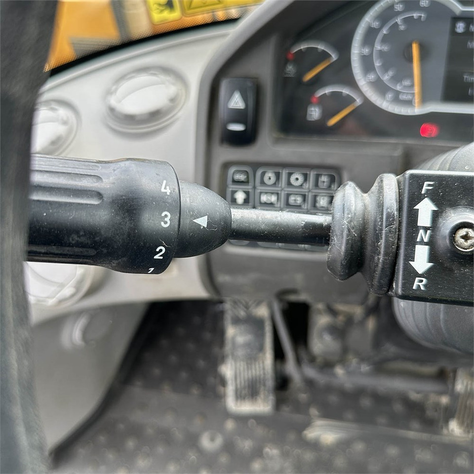 اللودر بعجل Volvo L120 H: صورة 23