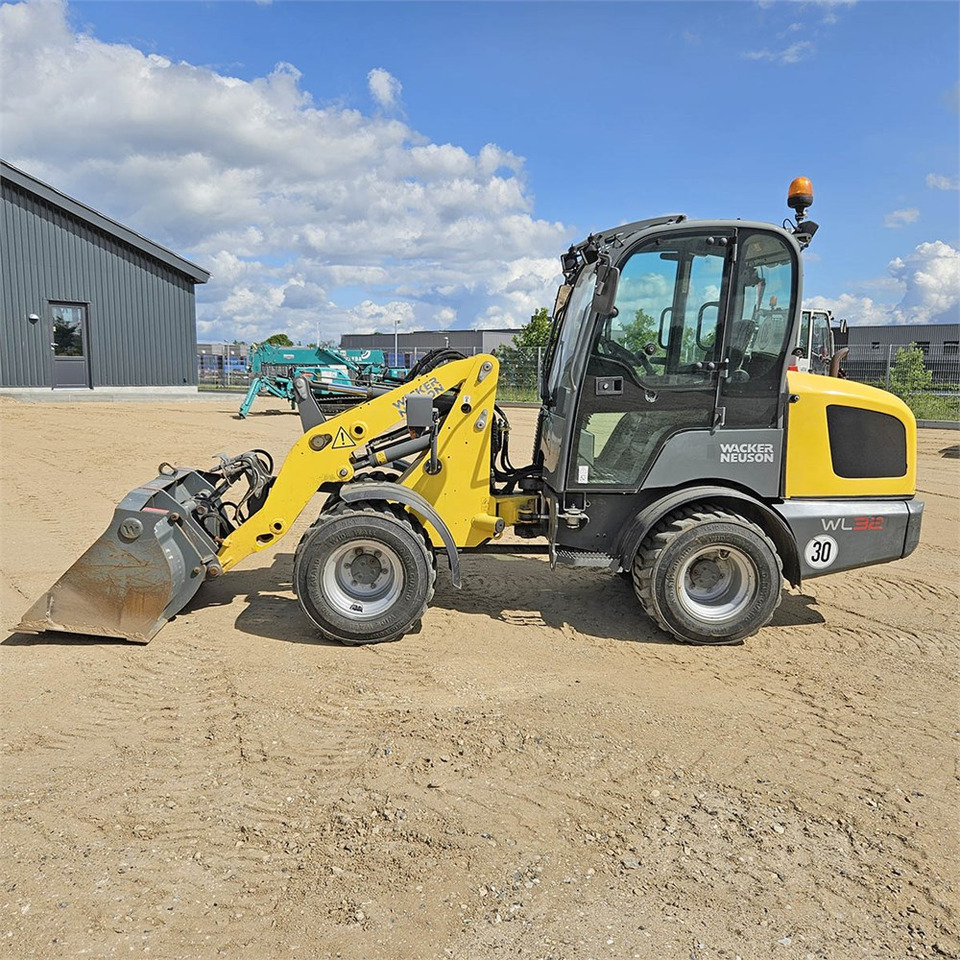 Wacker Neuson WL 32/RL30 - اللودر بعجل: صورة 2 Wacker Neuson WL 32/RL30 - اللودر بعجل: صورة 2