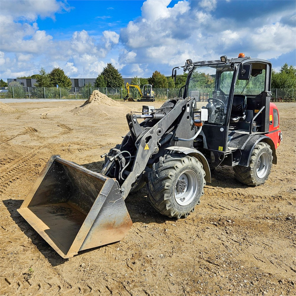 Weidemann 2070 CX - اللودر بعجل: صورة 2 Weidemann 2070 CX - اللودر بعجل: صورة 2