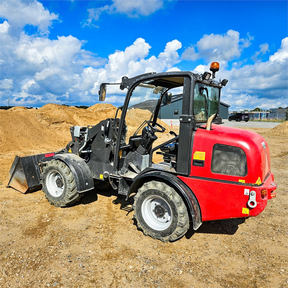 Weidemann 2070 CX - اللودر بعجل: صورة 1 Weidemann 2070 CX - اللودر بعجل: صورة 1