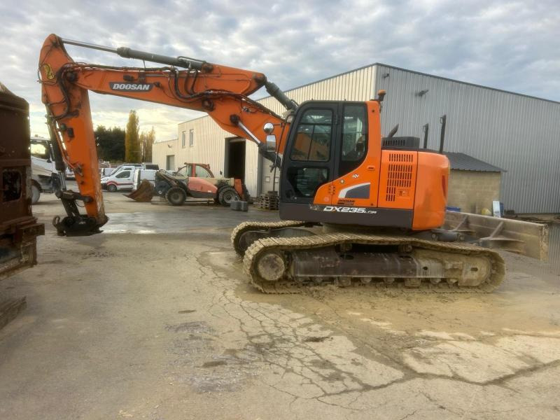 Doosan DX 235 LCR-5 - حفار زحاف: صورة 1 Doosan DX 235 LCR-5 - حفار زحاف: صورة 1