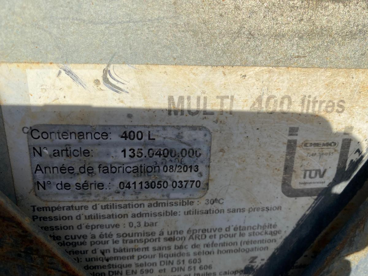 EMILIANA CUVE A CARBURANT 980 E - معدات البناء: صورة 4 EMILIANA CUVE A CARBURANT 980 E - معدات البناء: صورة 4