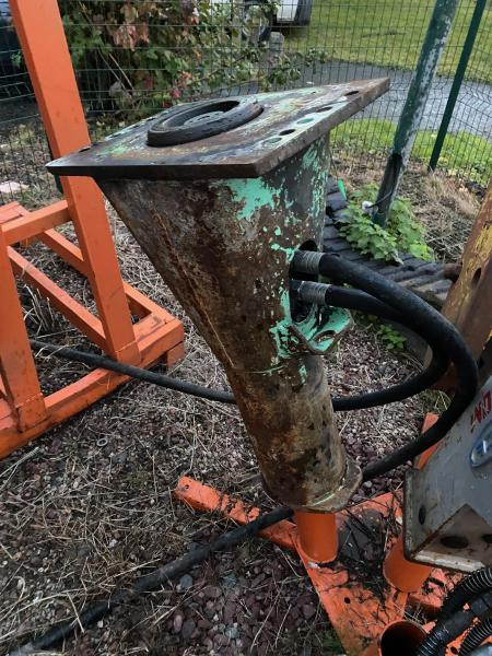 MONTABERT BRISE ROCHE POUR PELLE 5 A 8 TONNES - مطرقة هيدروليكية: صورة 1 MONTABERT BRISE ROCHE POUR PELLE 5 A 8 TONNES - مطرقة هيدروليكية: صورة 1