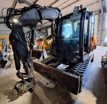 Mecalac 8 MCR - حفار زحاف: صورة 1 Mecalac 8 MCR - حفار زحاف: صورة 1