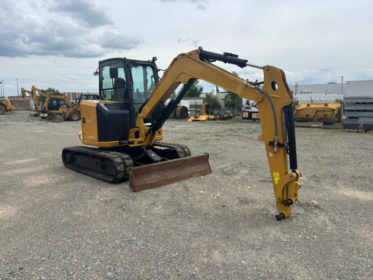 CAT 305 - حفار زحاف: صورة 1 CAT 305 - حفار زحاف: صورة 1