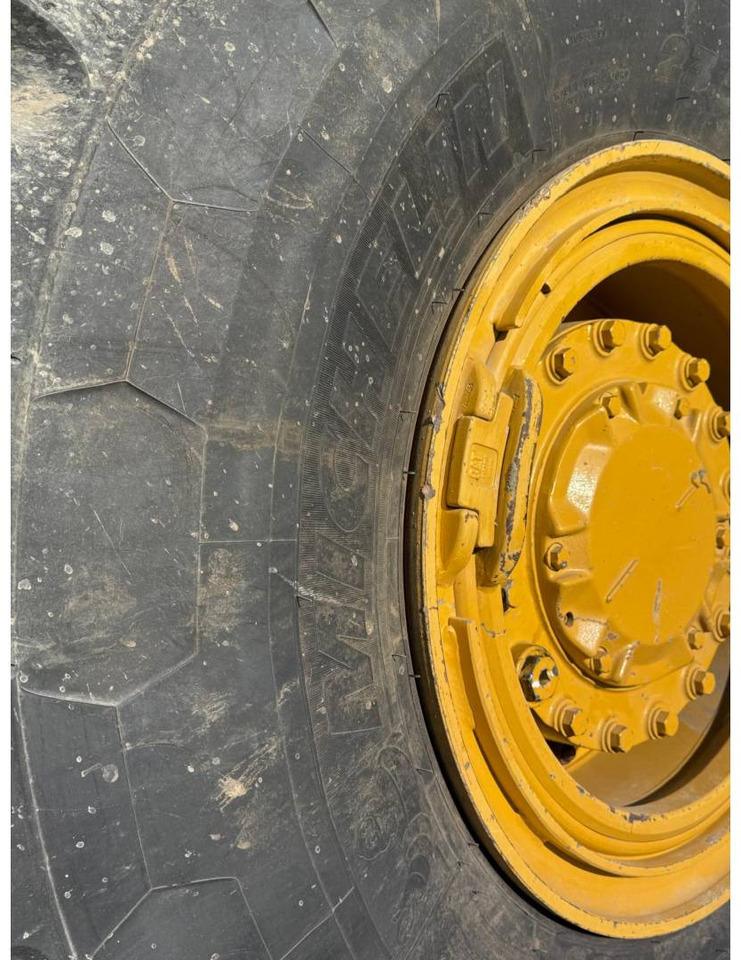 شاحنة قلاب مفصلية CAT 730-04: صورة 19