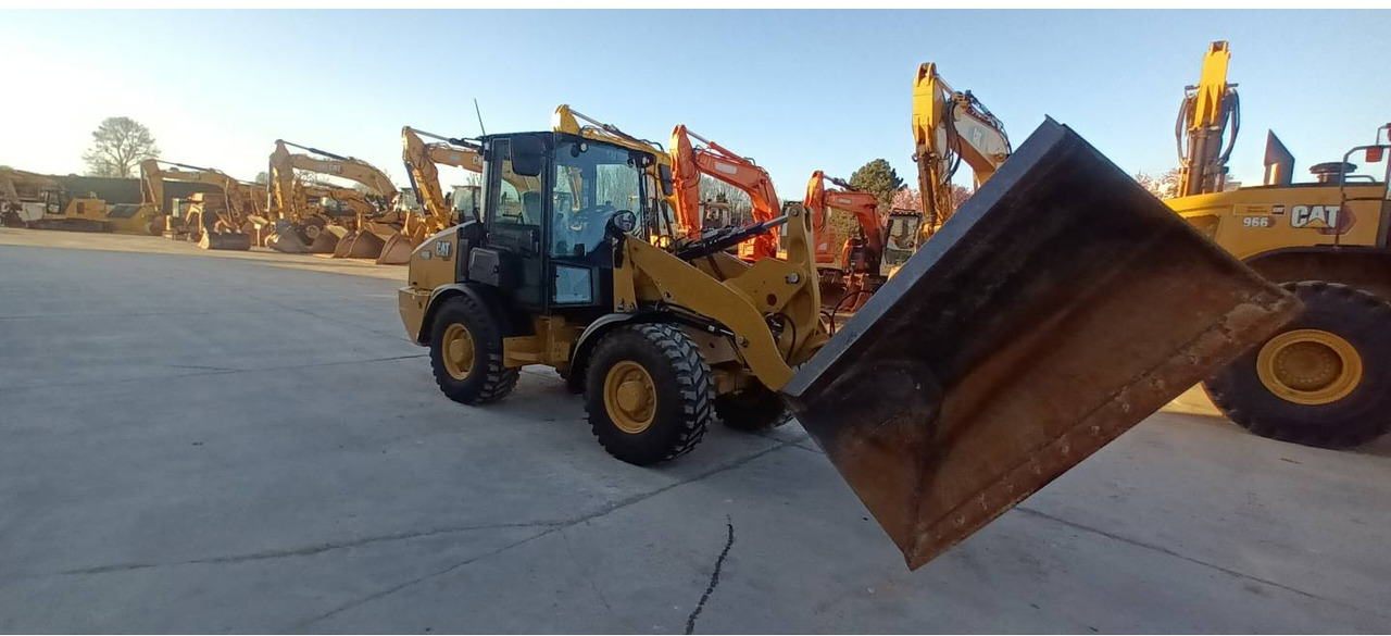 CAT 906 - اللودر بعجل: صورة 2 CAT 906 - اللودر بعجل: صورة 2