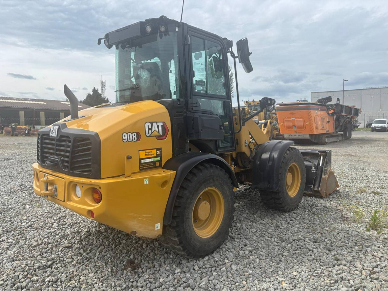 CAT 908 - اللودر بعجل: صورة 4 CAT 908 - اللودر بعجل: صورة 4