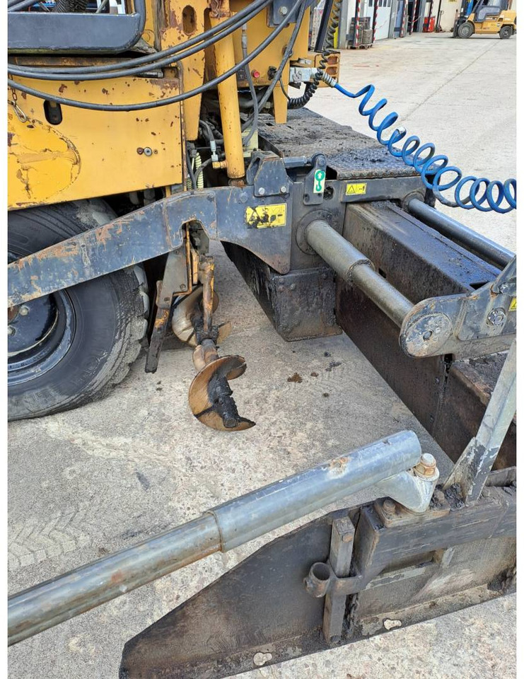 مدادة الأسفلت CAT AP300: صورة 14 مدادة الأسفلت CAT AP300: صورة 14