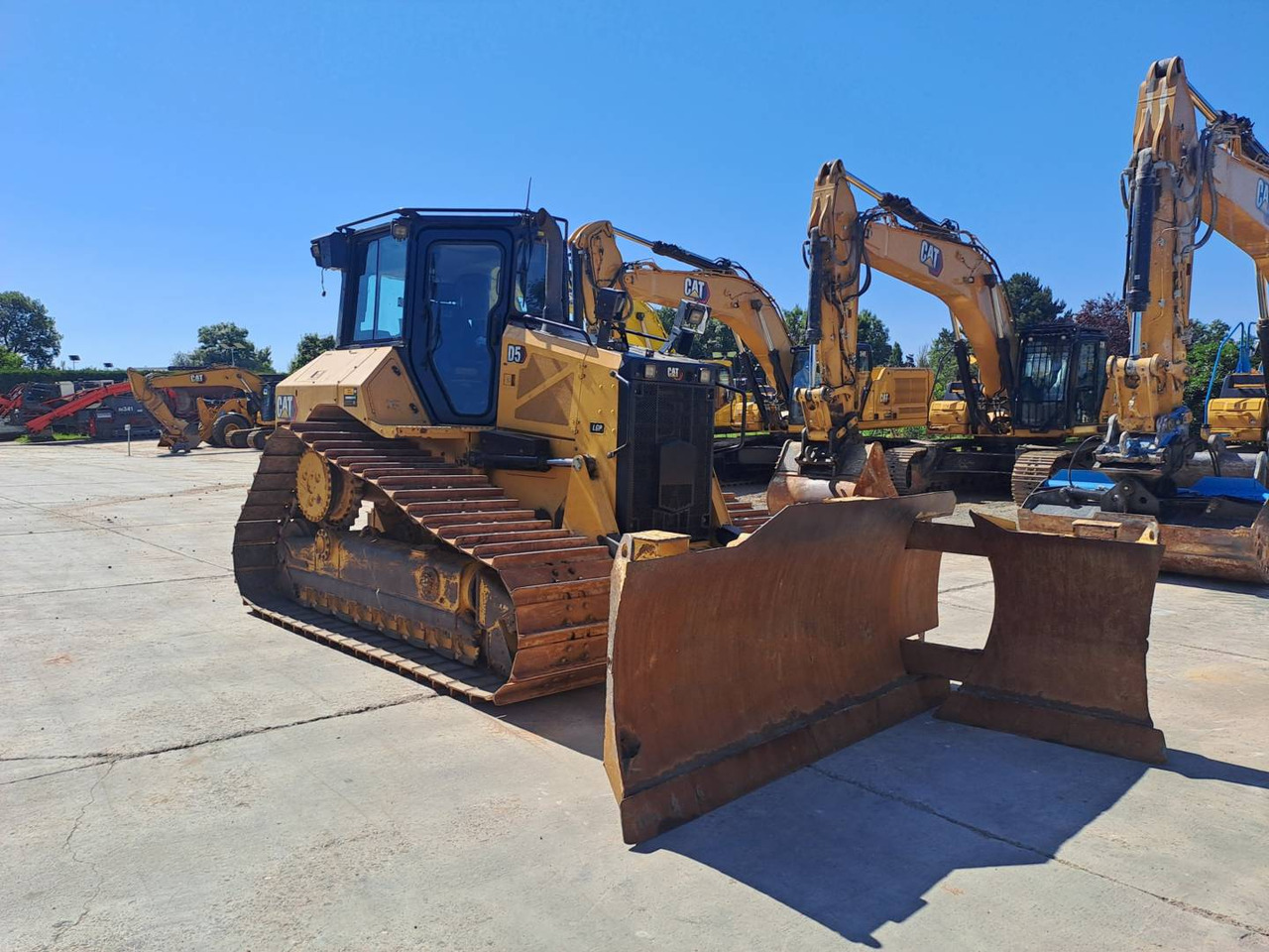 CAT D5 - جرافة: صورة 2 CAT D5 - جرافة: صورة 2