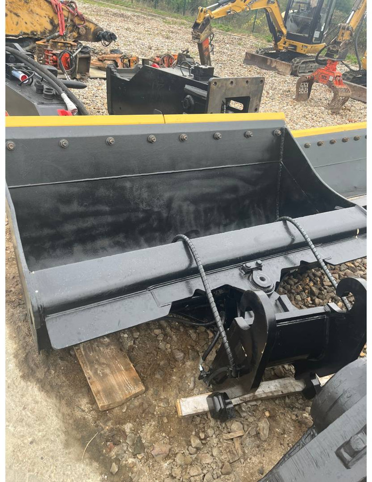 CAT GODET/ANGULAIRE/CW40S/2000MM/ 1.2M3 - بكت حفار: صورة 1 CAT GODET/ANGULAIRE/CW40S/2000MM/ 1.2M3 - بكت حفار: صورة 1