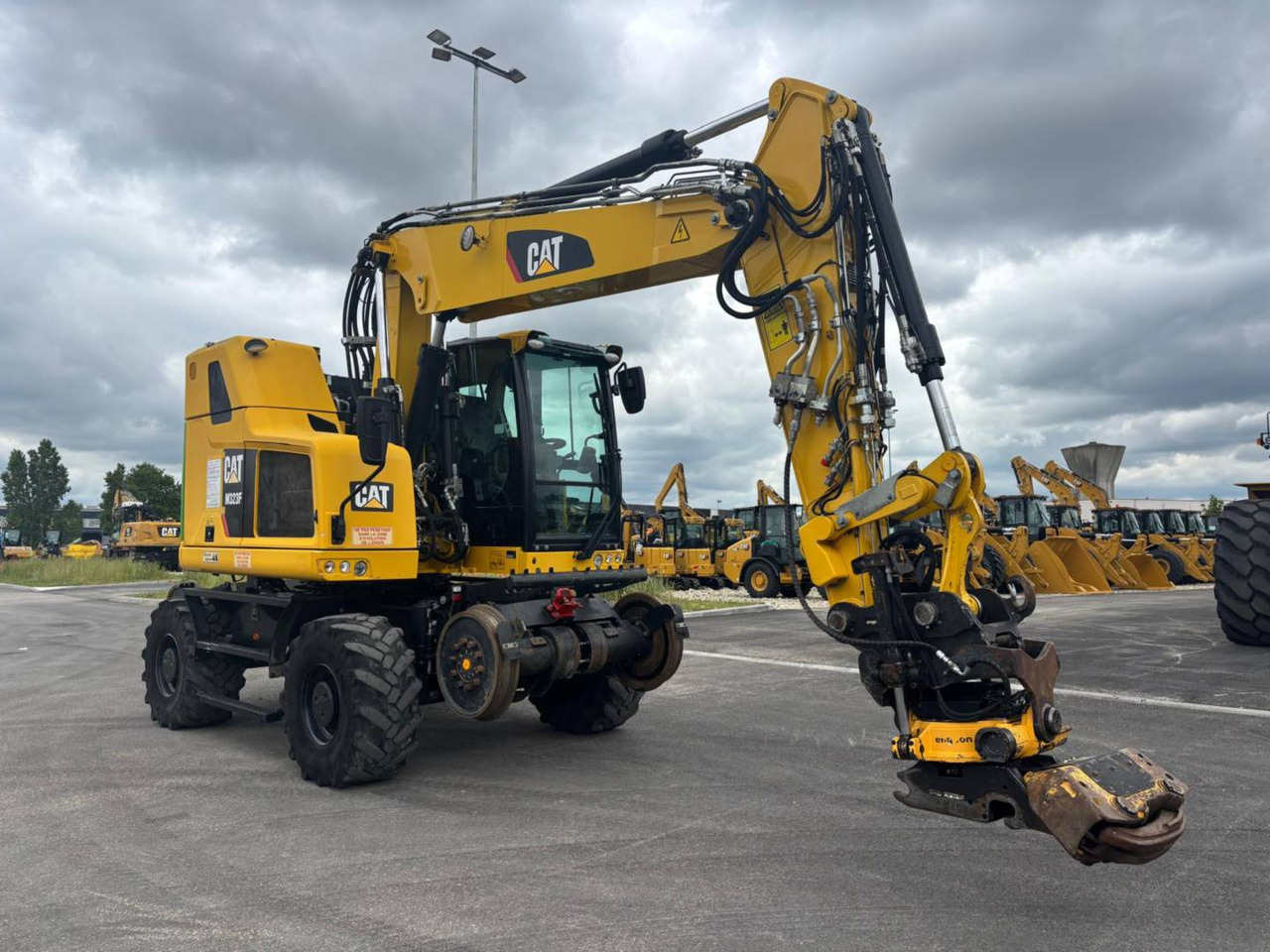 CAT M323F - حفارة دولاب: صورة 1 CAT M323F - حفارة دولاب: صورة 1