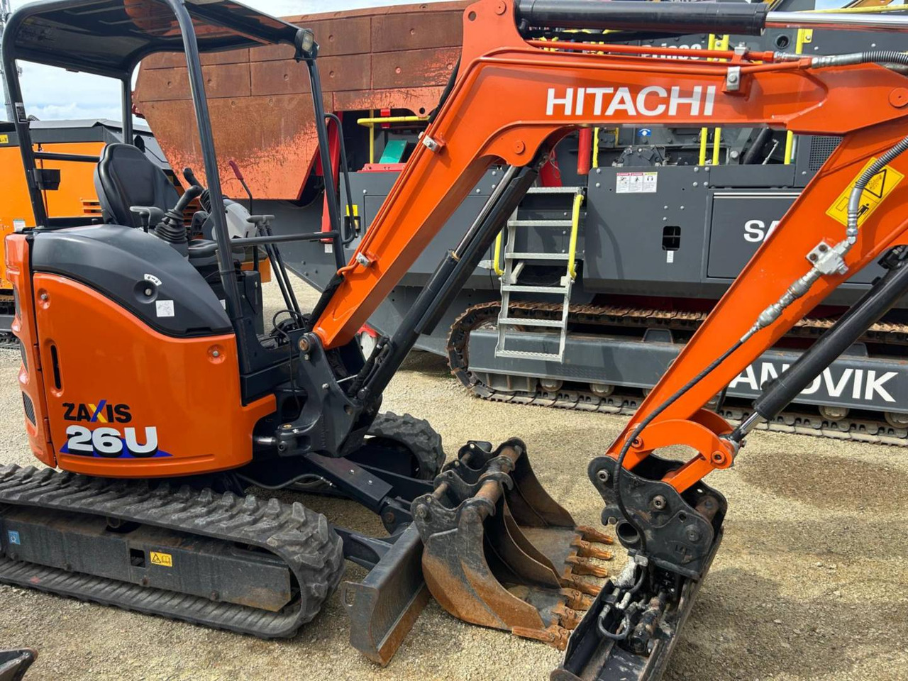 HITACHI ZX26U-6 - حفار زحاف: صورة 2 HITACHI ZX26U-6 - حفار زحاف: صورة 2