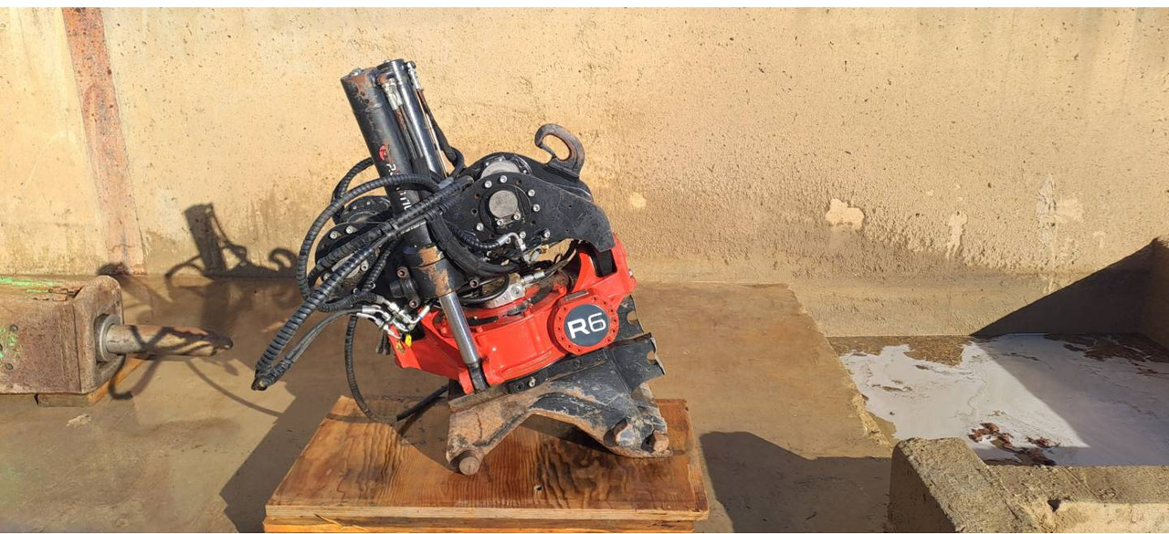 ROTOTILT R6/ROTOTILT/CW40S - مُلحق الحفار الدوار: صورة 1 ROTOTILT R6/ROTOTILT/CW40S - مُلحق الحفار الدوار: صورة 1
