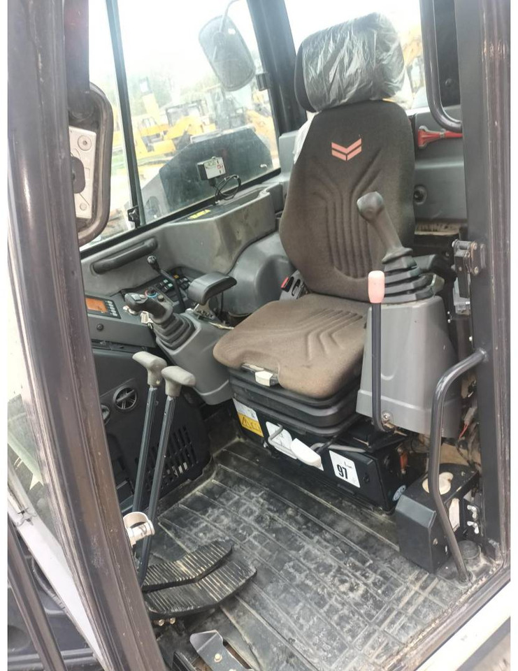 YANMAR SV100 - حفار زحاف: صورة 4 YANMAR SV100 - حفار زحاف: صورة 4