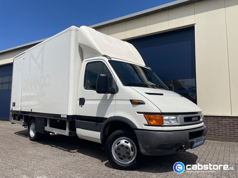 Iveco 40C12 Daily 4x2 Bakwagen Euro 3 - Bouwjaar 2003 - APK tot 10-05-2026 -Handgeschakelde versnellingsbak - شاحنة مغلقة الصندوق: صورة 1 Iveco 40C12 Daily 4x2 Bakwagen Euro 3 - Bouwjaar 2003 - APK tot 10-05-2026 -Handgeschakelde versnellingsbak - شاحنة مغلقة الصندوق: صورة 1