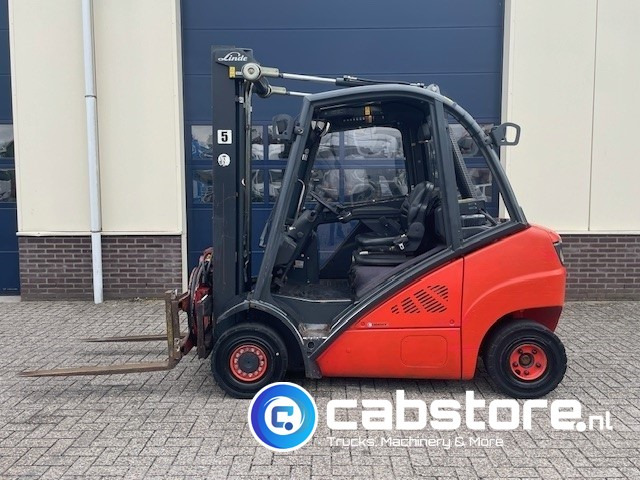 Linde H25D Forklift - Heftruck - Bouwjaar 2011 - Roterende vorkenklem - Freelift - Lifthoogte 480 cm - رافعة شوكية ديزل: صورة 2 Linde H25D Forklift - Heftruck - Bouwjaar 2011 - Roterende vorkenklem - Freelift - Lifthoogte 480 cm - رافعة شوكية ديزل: صورة 2