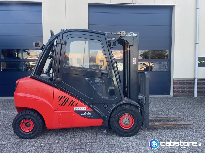 Linde H35D-02 Heftruck - Bouwjaar 2013 - Draaiuren 6892 - Diesel - Side Shift - Freelift - Doorrij hoogte 217 cm !! - رافعة شوكية ديزل: صورة 3 Linde H35D-02 Heftruck - Bouwjaar 2013 - Draaiuren 6892 - Diesel - Side Shift - Freelift - Doorrij hoogte 217 cm !! - رافعة شوكية ديزل: صورة 3