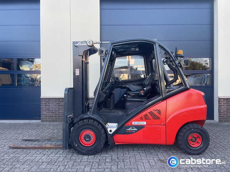 Linde H35D-02 Heftruck - Bouwjaar 2013 - Draaiuren 6892 - Diesel - Side Shift - Freelift - Doorrij hoogte 217 cm !! - رافعة شوكية ديزل: صورة 2 Linde H35D-02 Heftruck - Bouwjaar 2013 - Draaiuren 6892 - Diesel - Side Shift - Freelift - Doorrij hoogte 217 cm !! - رافعة شوكية ديزل: صورة 2