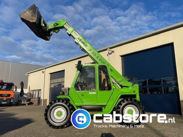 Merlo P25 9EVS Starre Verreiker - Bouwjaar 1994 - Urenstand tacho 8171 - Laadschop + palletvorken - 4x4x4 - Perkins Diesel - رافعة تلسكوبية: صورة 3 Merlo P25 9EVS Starre Verreiker - Bouwjaar 1994 - Urenstand tacho 8171 - Laadschop + palletvorken - 4x4x4 - Perkins Diesel - رافعة تلسكوبية: صورة 3
