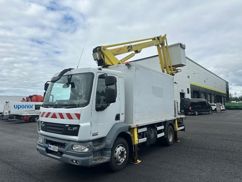 DAF 55.180 henkilönostin - شاحنة كرين: صورة 1 DAF 55.180 henkilönostin - شاحنة كرين: صورة 1