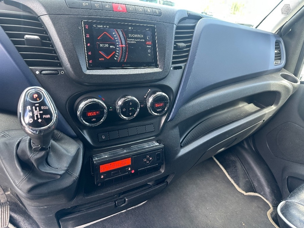 Iveco Daily 35S18A8 1+5 hlö retkeilyauto  Iveco Daily 35S18A8 1+5 hlö retkeilyauto: صورة 13