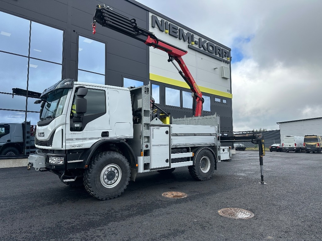 Iveco Eurocargo ML150E28 4x4 sähkölaitos varustein - شاحنة كرين: صورة 1 Iveco Eurocargo ML150E28 4x4 sähkölaitos varustein - شاحنة كرين: صورة 1