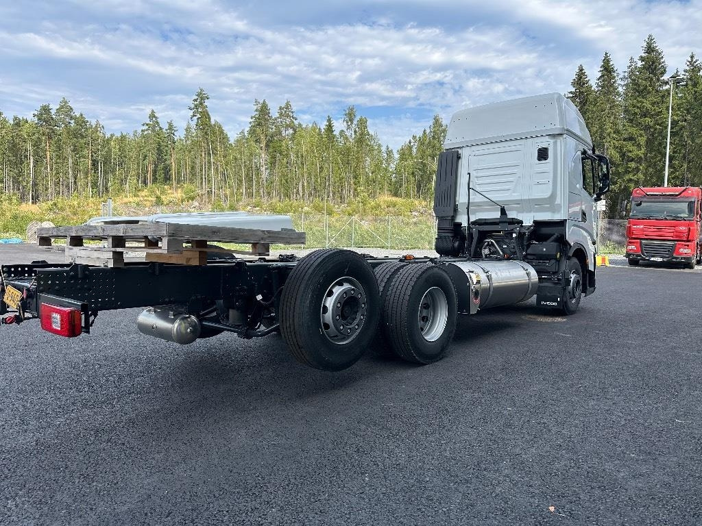 Iveco S-Way AS26S50 NP 2xLNG 6x2*4 - شاحنة هيكل كابينة: صورة 4 Iveco S-Way AS26S50 NP 2xLNG 6x2*4 - شاحنة هيكل كابينة: صورة 4