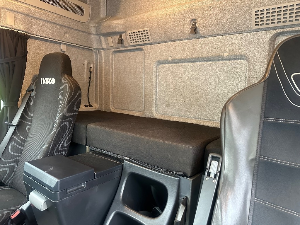 شاحنة قطع الأشجار Iveco Trakker AT410T500 10x4: صورة 14