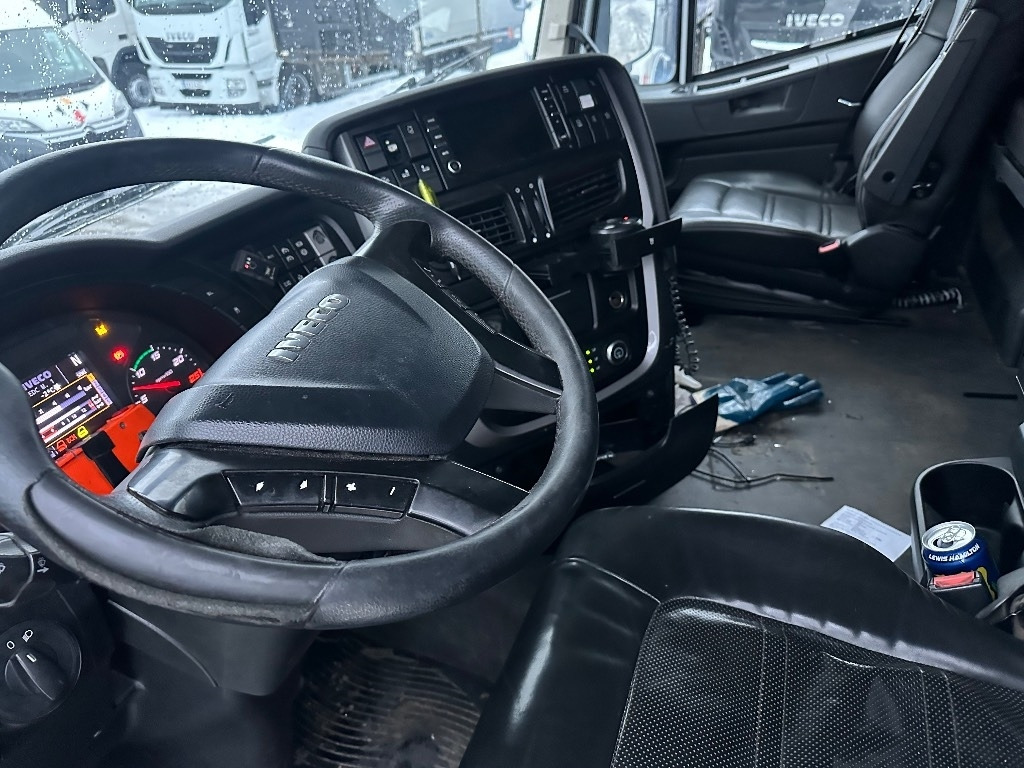 شاحنة ذات خطاف Iveco X-Way 560 8x2: صورة 11