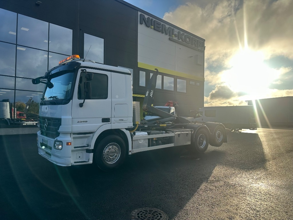 Mercedes-Benz Actros 2545 L 6x2 - شاحنة ذات خطاف: صورة 1 Mercedes-Benz Actros 2545 L 6x2 - شاحنة ذات خطاف: صورة 1