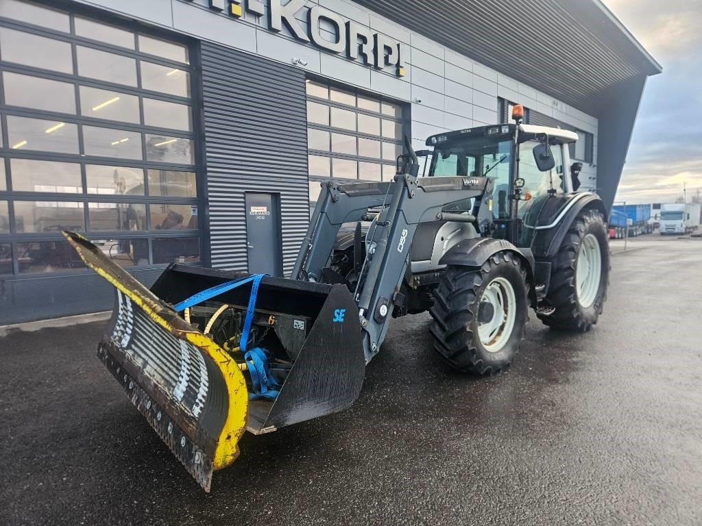 Valtra N121 HT ,53kmh, trukkipiikit, kauha, aura  - جرار: صورة 2 Valtra N121 HT ,53kmh, trukkipiikit, kauha, aura  - جرار: صورة 2