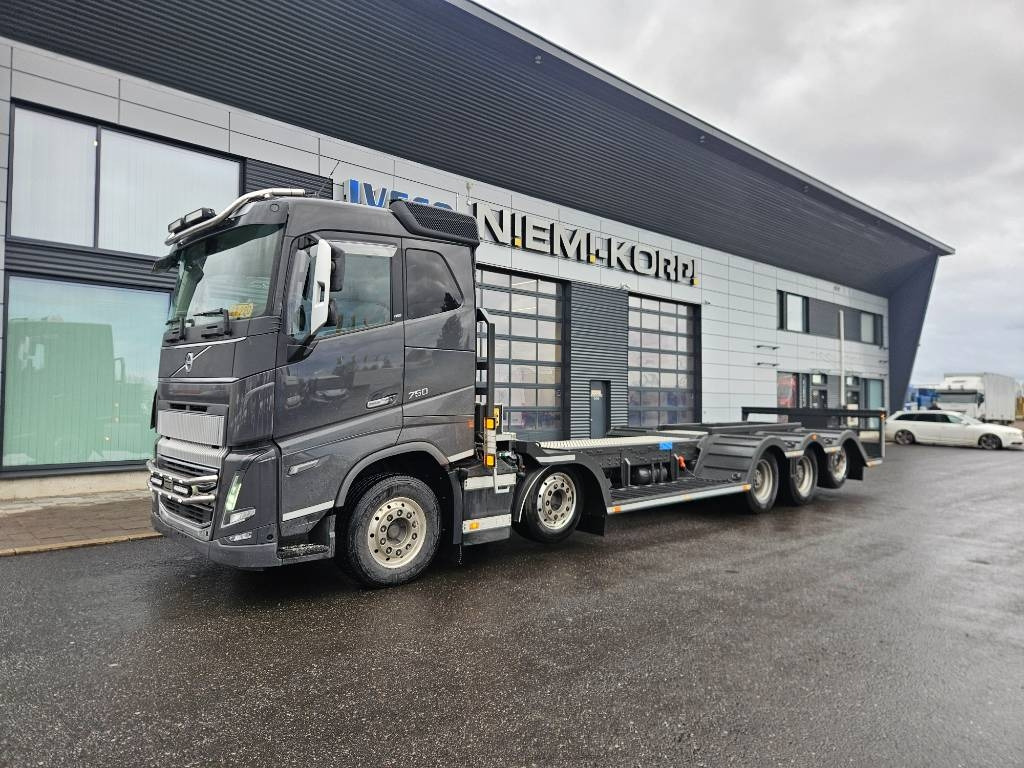 Volvo FH16 750 10x4 uudella metsäkoneritilällä - شاحنة قطع الأشجار: صورة 1 Volvo FH16 750 10x4 uudella metsäkoneritilällä - شاحنة قطع الأشجار: صورة 1