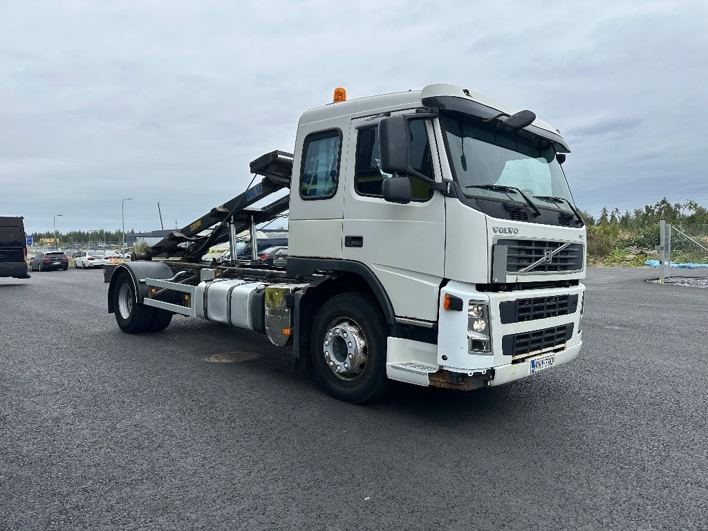Volvo FM9 4x2 vaijerilaitteilla - شاحنة نقل المخلفات: صورة 3 Volvo FM9 4x2 vaijerilaitteilla - شاحنة نقل المخلفات: صورة 3
