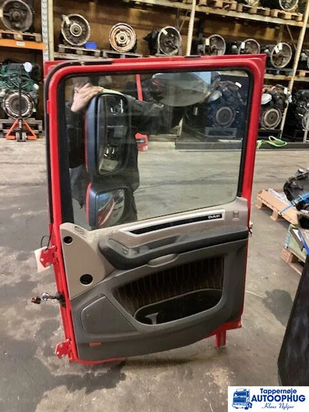 DAF RH door – DAF 1881863 - هيكل السيارة الخارجية - شاحنة: صورة 2 DAF RH door – DAF 1881863 - هيكل السيارة الخارجية - شاحنة: صورة 2