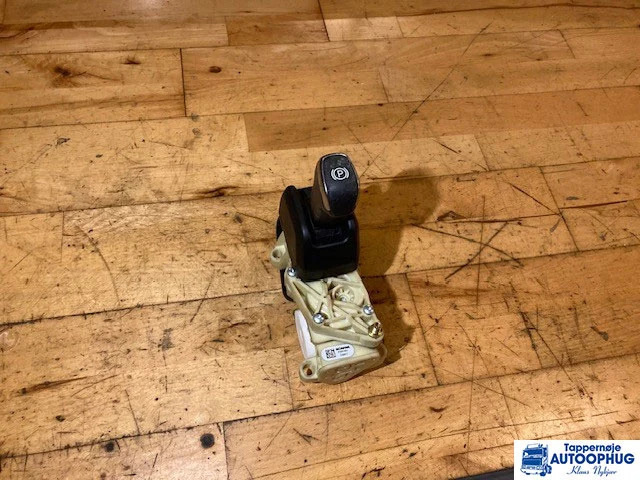 Scania 2301821 – Scania Hand brake - الكابينة والداخلية - شاحنة: صورة 1 Scania 2301821 – Scania Hand brake - الكابينة والداخلية - شاحنة: صورة 1