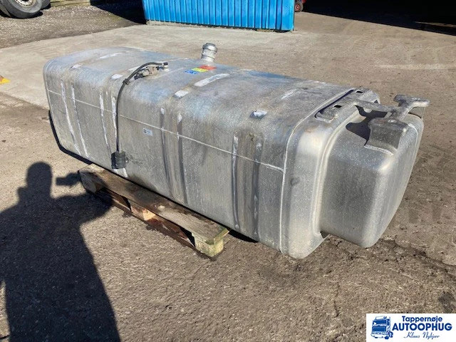 Scania Diesel tank 1000 liter Scania 1896480 - آليات: صورة 2 Scania Diesel tank 1000 liter Scania 1896480 - آليات: صورة 2