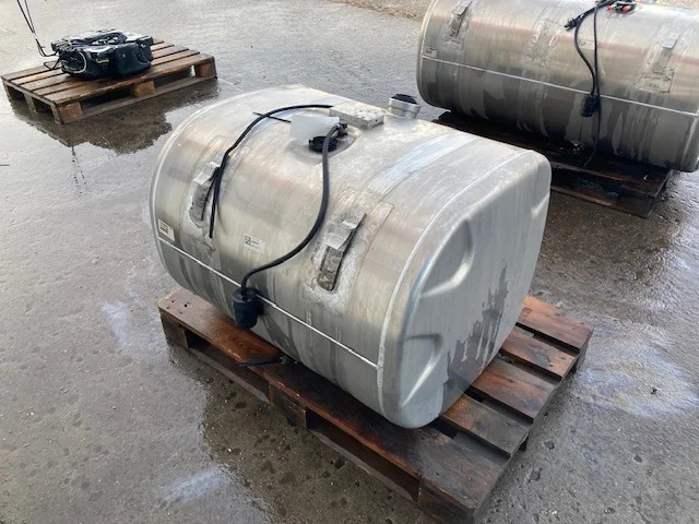 Scania Diesel tank – Scania 2713470 - خزان الوقود - شاحنة: صورة 3 Scania Diesel tank – Scania 2713470 - خزان الوقود - شاحنة: صورة 3