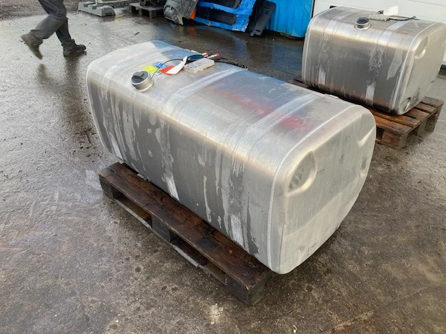 Scania Diesel tank – Scania 2714200 - خزان الوقود - شاحنة: صورة 1 Scania Diesel tank – Scania 2714200 - خزان الوقود - شاحنة: صورة 1