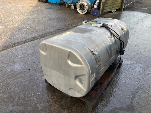 Scania Diesel tank – Scania 2714200 - خزان الوقود - شاحنة: صورة 4 Scania Diesel tank – Scania 2714200 - خزان الوقود - شاحنة: صورة 4