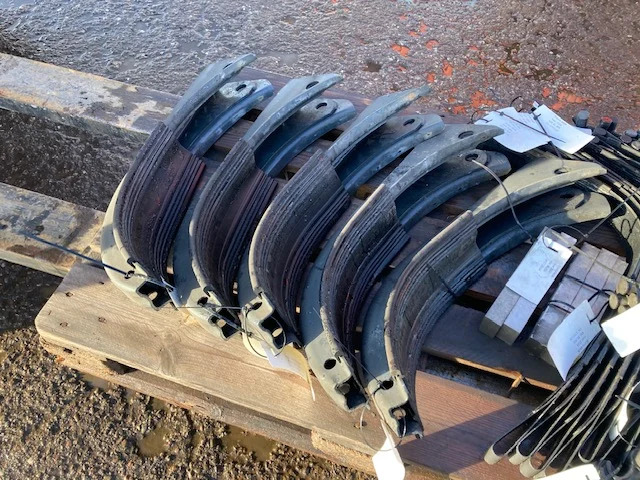 Scania Fuel tank bracket – Scania 2630362 - قطع غيار - شاحنة: صورة 1 Scania Fuel tank bracket – Scania 2630362 - قطع غيار - شاحنة: صورة 1