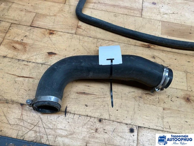 Scania Retarder kølerslange Scania 2065276 - علبة التروس و قطع الغيار - شاحنة: صورة 1 Scania Retarder kølerslange Scania 2065276 - علبة التروس و قطع الغيار - شاحنة: صورة 1