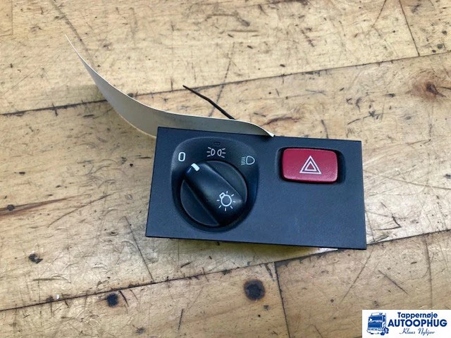 Scania control panel – Scania 2426882 - النظام الكهربائي - شاحنة: صورة 1 Scania control panel – Scania 2426882 - النظام الكهربائي - شاحنة: صورة 1