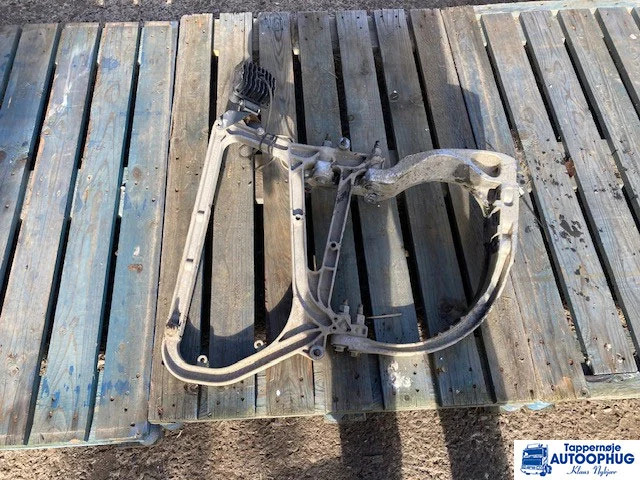 Volvo Exhaust bracket – Volvo 22631518 – Volvo 21887348 - آليات: صورة 2 Volvo Exhaust bracket – Volvo 22631518 – Volvo 21887348 - آليات: صورة 2