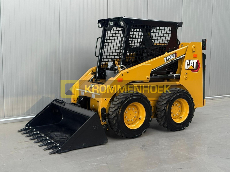 Caterpillar 216 B3 - شيول صغير: صورة 2 Caterpillar 216 B3 - شيول صغير: صورة 2