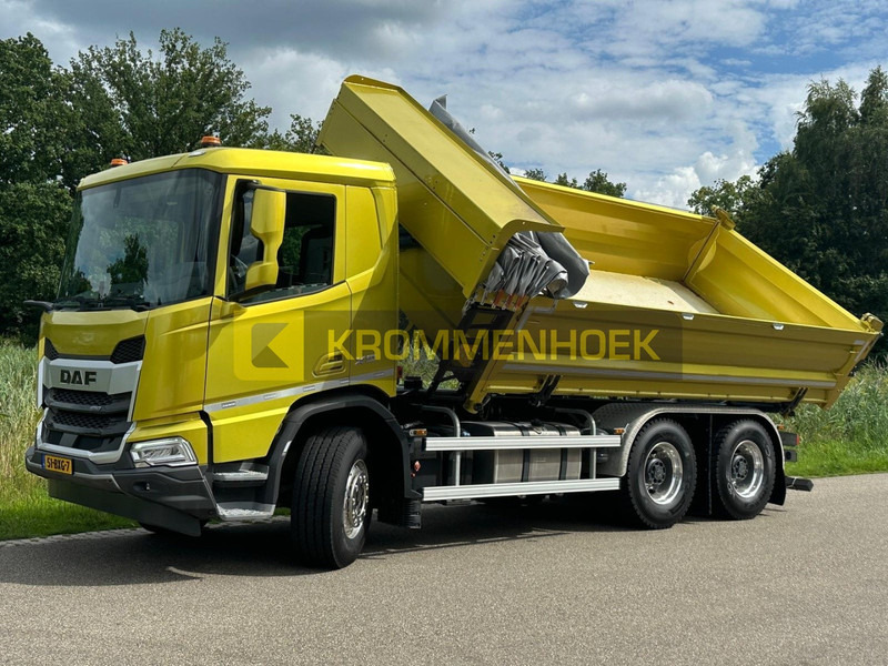 DAF XD 450 FAT Demo | 6x4 | 3 zijdige Kipper - شاحنة قلاب: صورة 3 DAF XD 450 FAT Demo | 6x4 | 3 zijdige Kipper - شاحنة قلاب: صورة 3