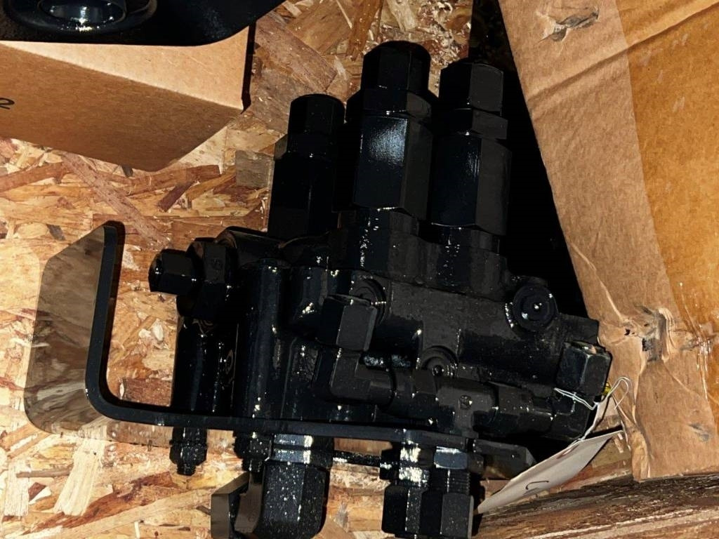 CNH Hydraulic drive - CNH - MG18 - إطار/ شاسيه - الآلات الزراعية: صورة 5 CNH Hydraulic drive - CNH - MG18 - إطار/ شاسيه - الآلات الزراعية: صورة 5