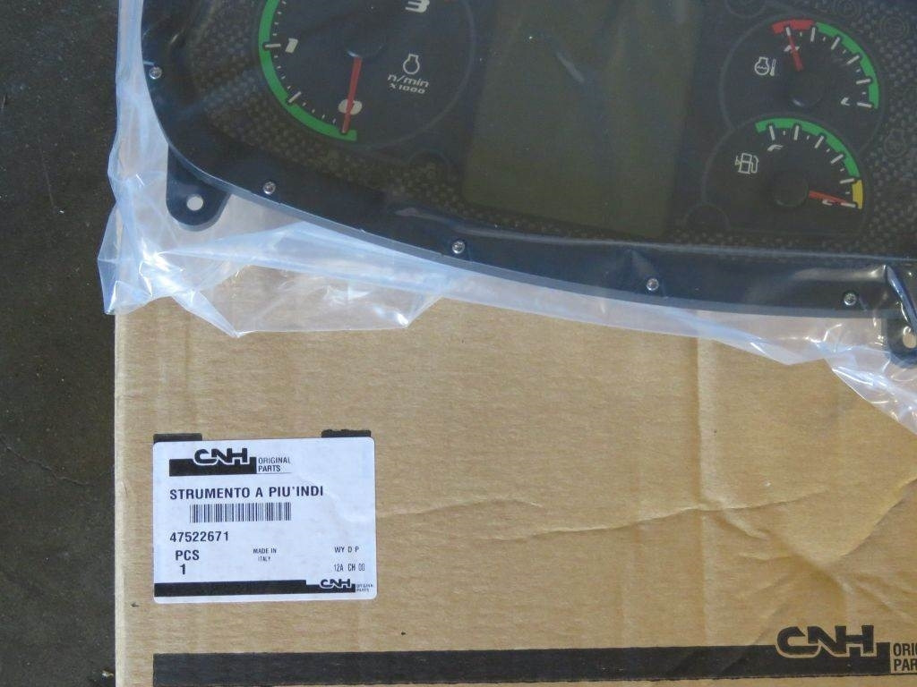 Case FARMALL 85C 95C 105C 115C - لوحة القيادة - الآلات الزراعية: صورة 4 Case FARMALL 85C 95C 105C 115C - لوحة القيادة - الآلات الزراعية: صورة 4