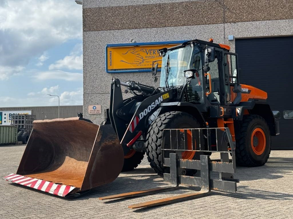 Doosan DEVELON / DOOSAN DL200-7, central lubrication, 202 - شيول صغير: صورة 1 Doosan DEVELON / DOOSAN DL200-7, central lubrication, 202 - شيول صغير: صورة 1